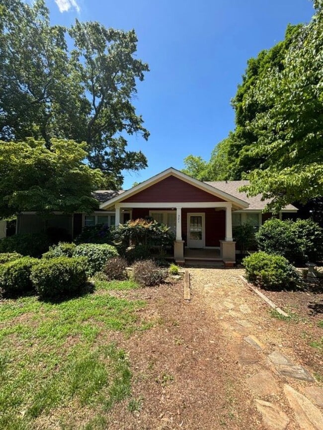 Building Photo - Move-In Ready Single Family Home Close To Downtown Landrum