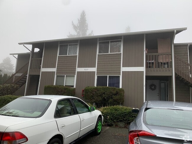 Building Photo - 9117 Meridian Plz NE Unit 4 Rental