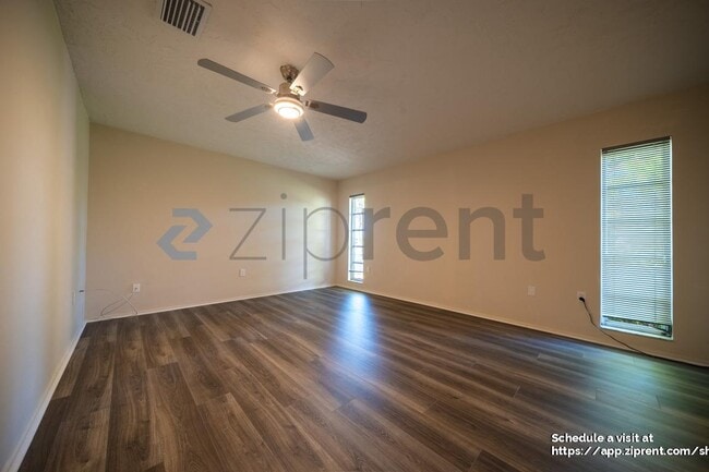 Photo - 468 Laurencin Dr