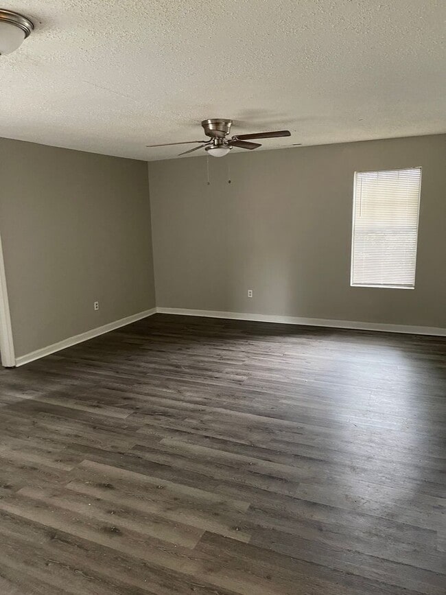 Photo - For lease 5 bedrooms at an affordable rate of $1,100.00