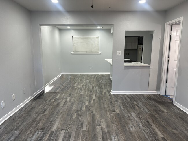 Photo - 6434 Tadlock Ln Unidad Apt A