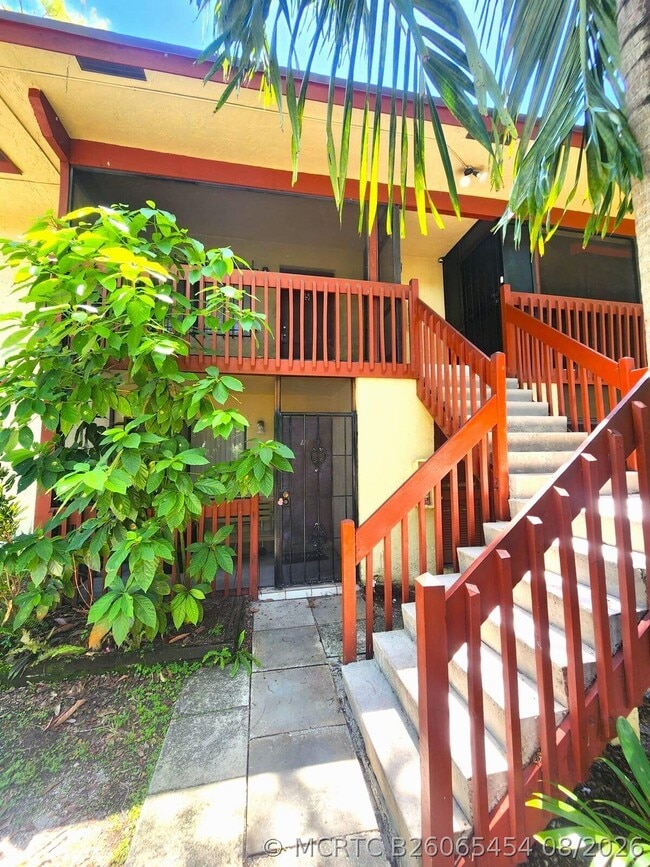 Building Photo - 4281 NW 19th St Unit 5