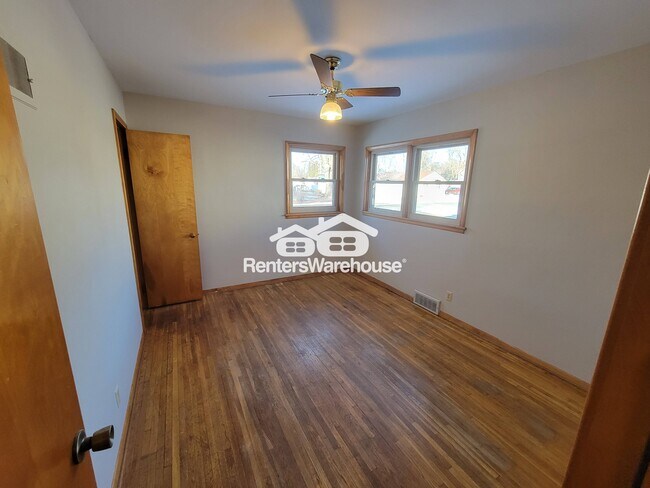 Photo - 401 2nd Ave SW