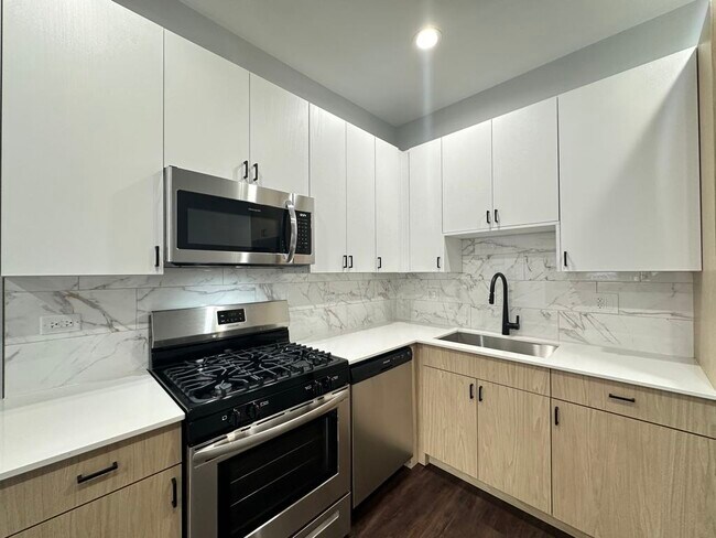 Photo - 2149 W Wilson Ave Unit J03P