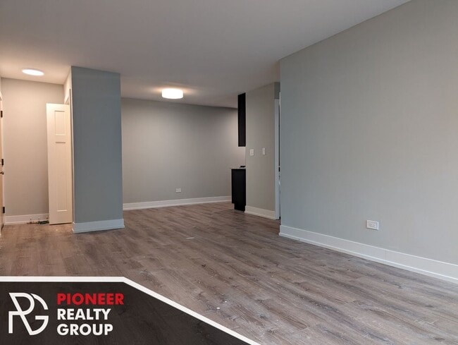 445 W Barry Ave Unit 217