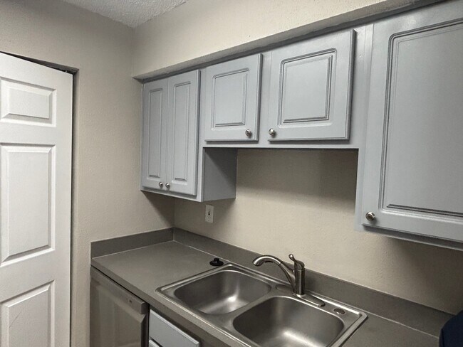 3732 Idlebrook Cir Unit 210