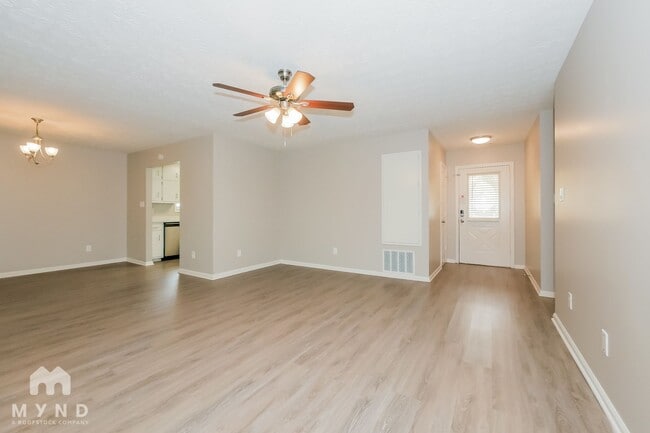 Photo - 370 Cornwallis Way