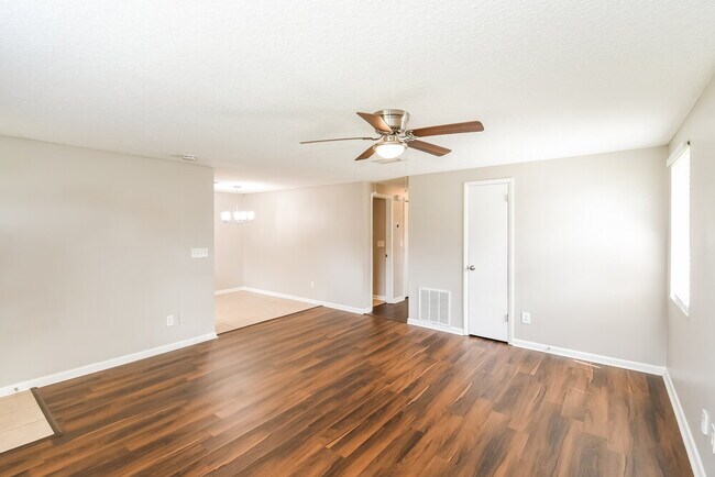 Photo - 2834 Tanglewood Blvd