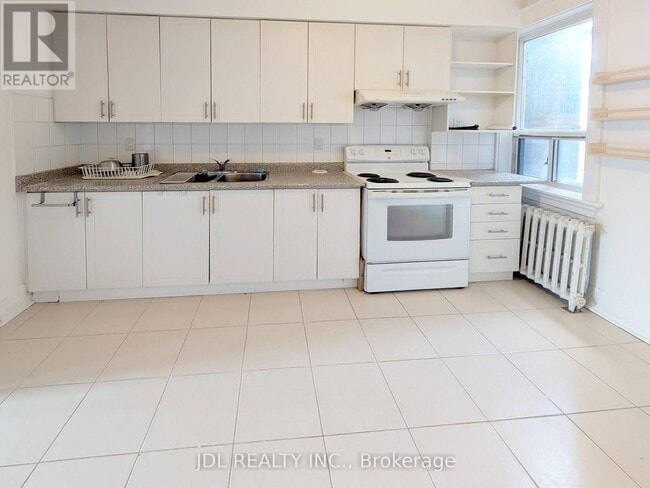 Photo - 1294 Bloor St W