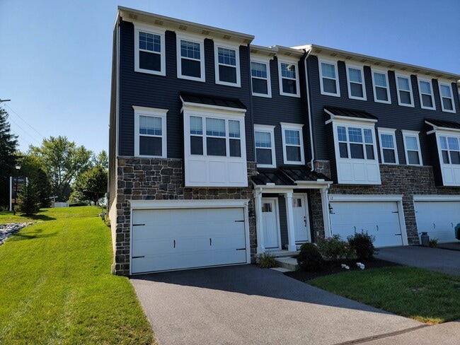 Building Photo - 10 Glenbrook Ct