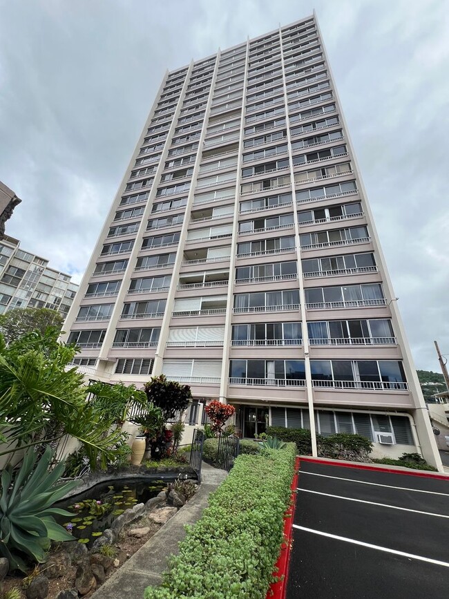 Spacious and Renovated Unit--2Bedrooms, 2B... - Spacious and Renovated Condo Unit--2Bedrooms, 2B...