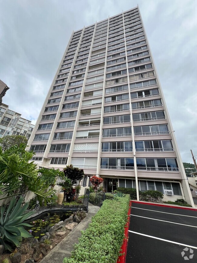 Building Photo - Spacious and Renovated Unit--2Bedrooms, 2B... Rental