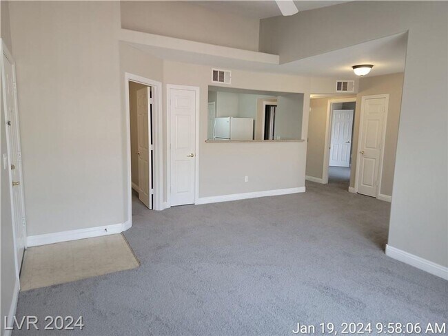 Photo - SW 2ND FLOOR UNIT! Unidad 2052