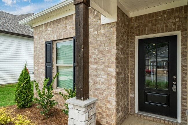 Photo - Gorgeous 3BR Home – Fresh Renovation with Appliances Included!