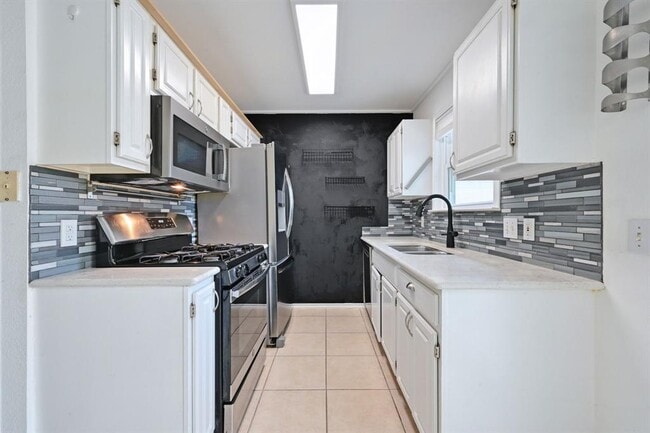 Building Photo - 13816 Golden Flax Trail