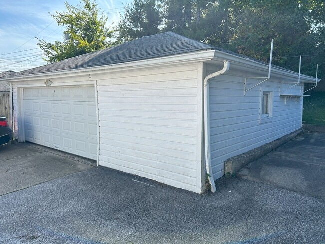 Photo - 7405 Marlborough Ave Unit Up