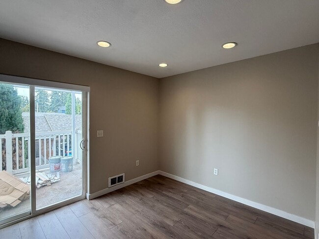 Photo - FREE RENT through FEBRUARY - SEE LISTING for DETAILS!  Newly Updated Two Bedroom Townhome Availab... Unidad 11865