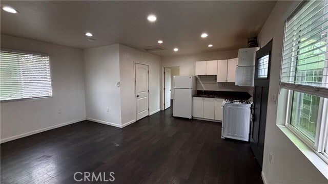 Photo - 7922 Lindley Ave