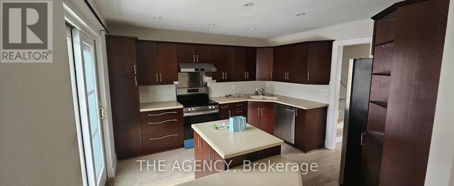 Photo - 289 Emerald Isle Ct