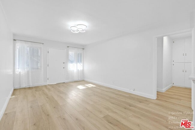 Photo - 6640 Woodman Ave Unit 2