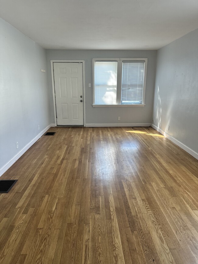 Photo - 6531 Leschen Ave