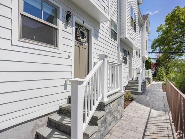 Building Photo - 18 1/2 Howard Ave Unit B1 Rental