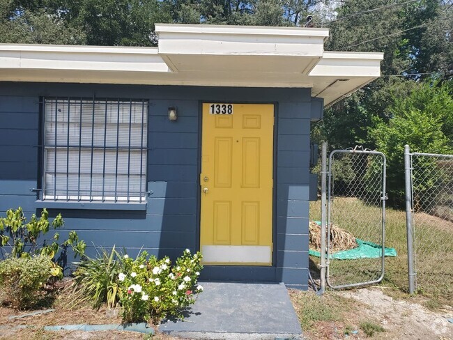 Building Photo - 1/1 Duplex near USF & Florida Hospital Rental