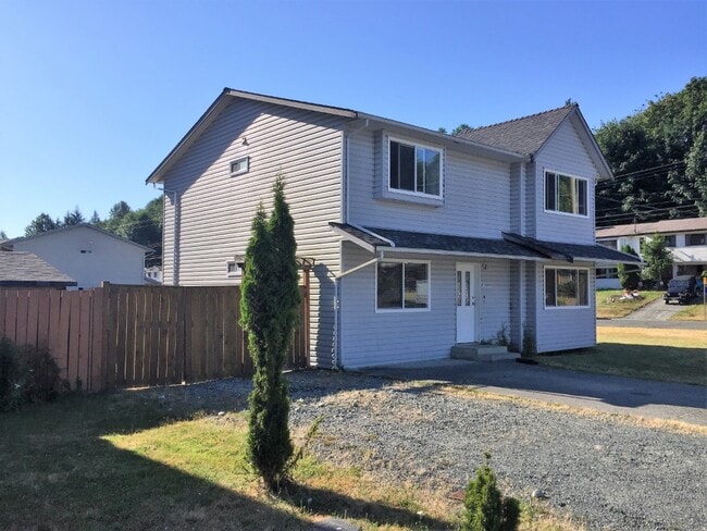 Photo - 4700 Fairbrook Crescent