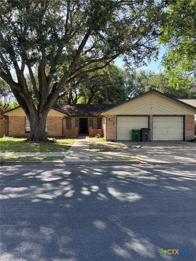 Building Photo - 204 Ruidoso Dr