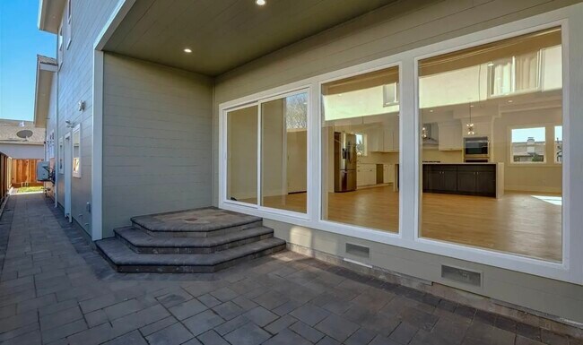 Photo - 37000 Poplar St