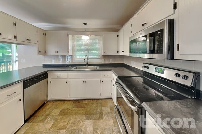 Photo - 433 1st St NW