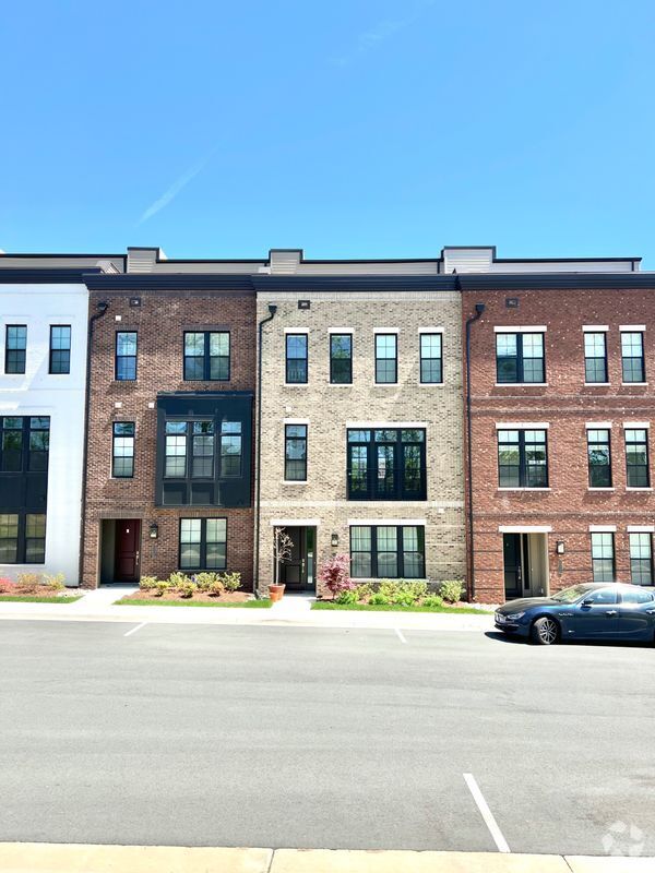 Building Photo - 22228 Philanthropic Dr Rental