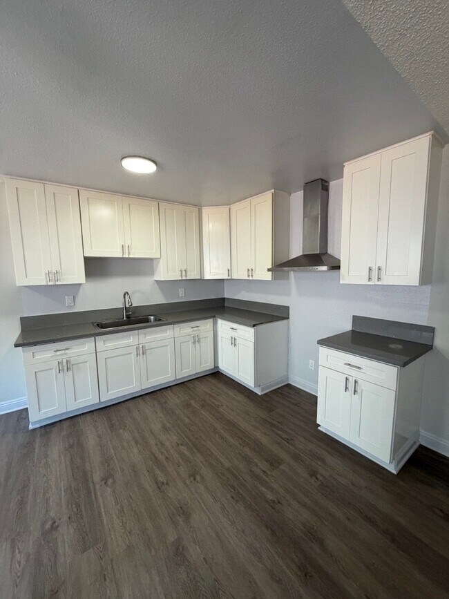 2919 Carmona Ave Unit 01