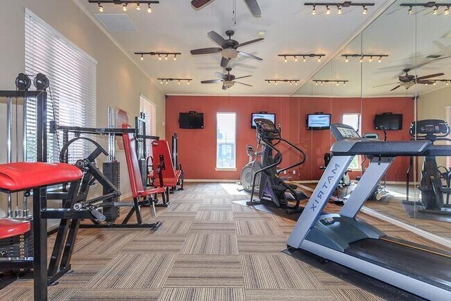 Photo - 2355 N Hwy 360 Unidad c2