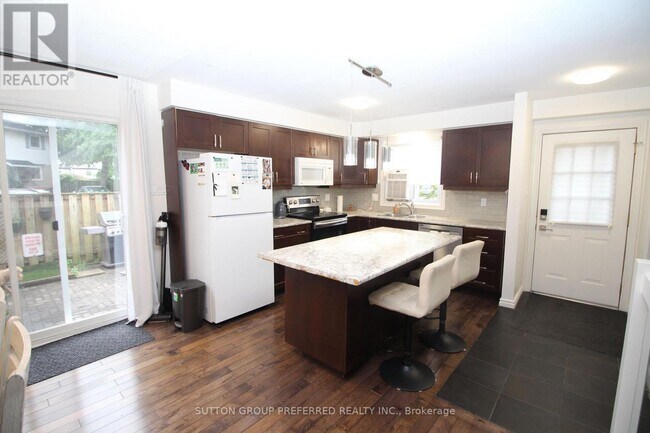 Photo - 230 Clarke Rd