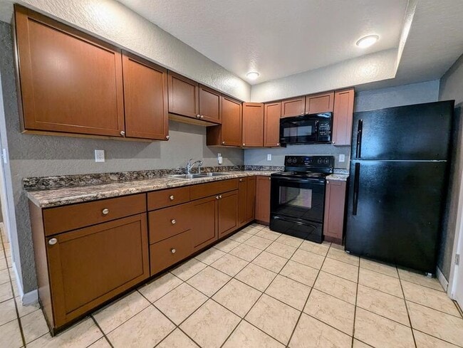 Photo - 1317 B Ave W Unidad 13