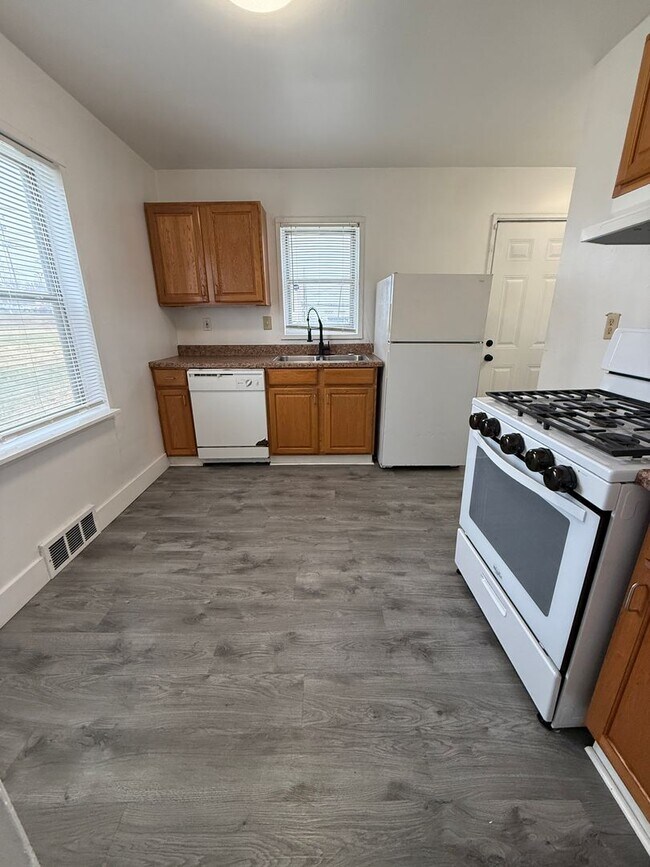 Photo - 9523-9525 Charlotte St Unit 9523 Charlotte St