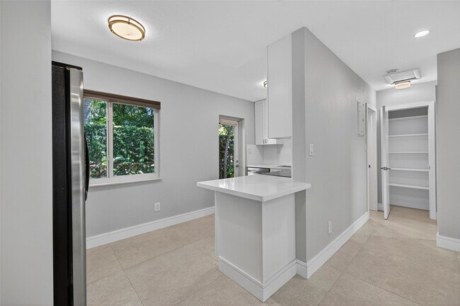 Photo - 301 NE 15th St