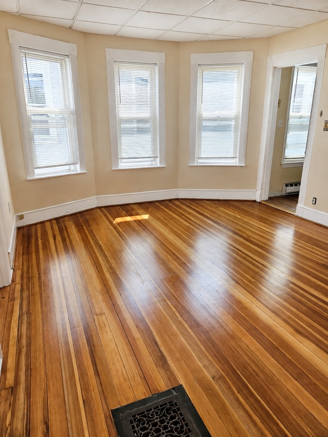 Photo - 15 Oakland Ave Unit 3 – Three-Bedroom Apartment
