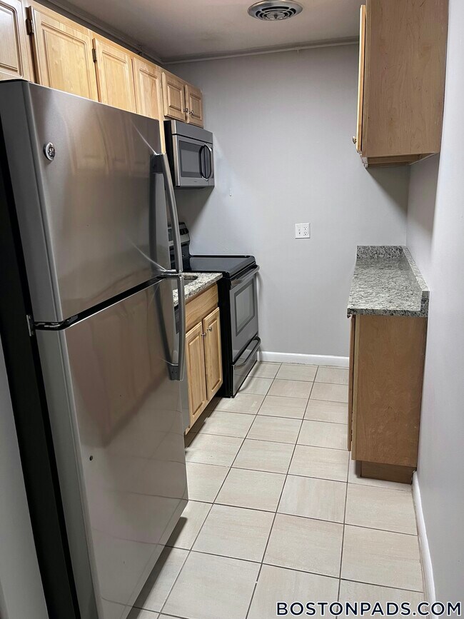 Photo - 230 Babcock St Unidad 3F