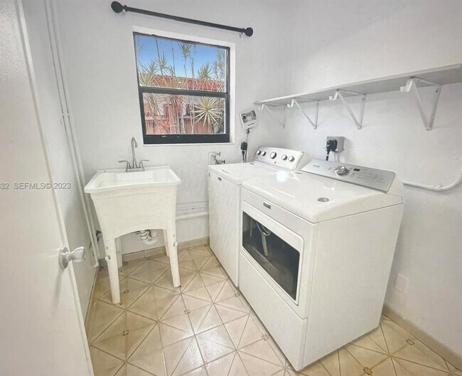 Photo - 3813 NE 16th Ter