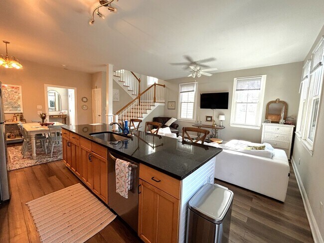 Building Photo - 52 Morris St