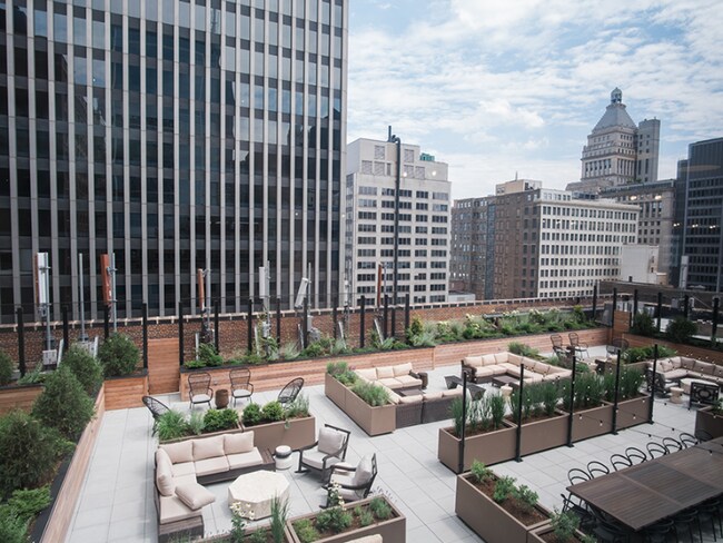 Photo - 41 E Adams St