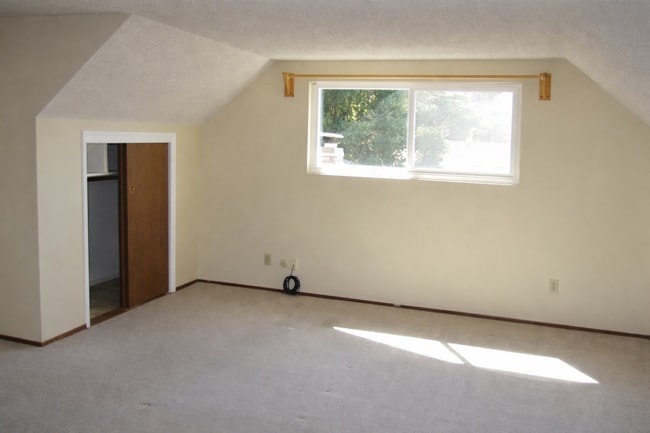 Photo - Charming Home with Cozy Spaces: 3Bedrooms and 2 Bathroom