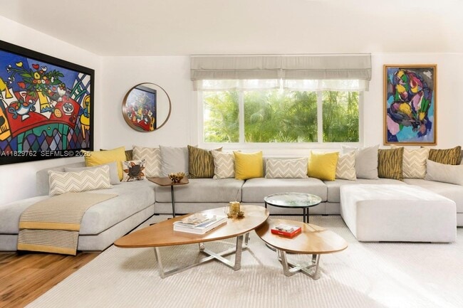 Photo - 1535 Robbia Ave