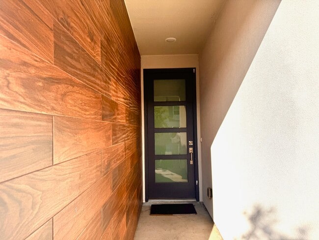 Photo - 9913 Kaspar Dr Unit 9913
