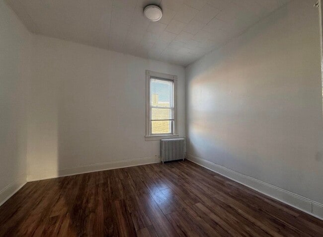 Photo - 606 59th St