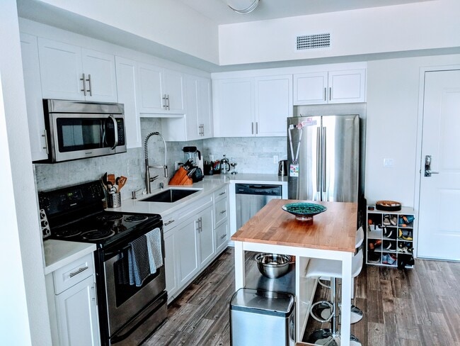 Kitchen - Farm sink, stainless steel apliances - 12655 Bluff Creek Dr Unit 422