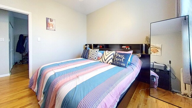 Photo - 1331-41 W. Addison