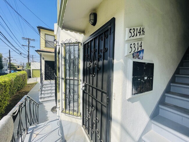Photo - Lido Apartments - 5312-16 1/2 Packard St